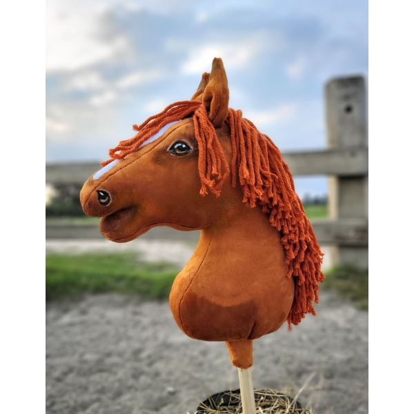 Hobby Horse Cheval Sur Un Bâton Premium Châtaigne