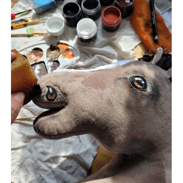 Hobby Horse Cheval sur un Bâton Premium Grullo